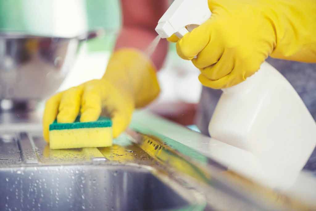ما هى طرق تنظيف حوض المطبخ وكيف يمكن عملها فى المنزل بسهولة