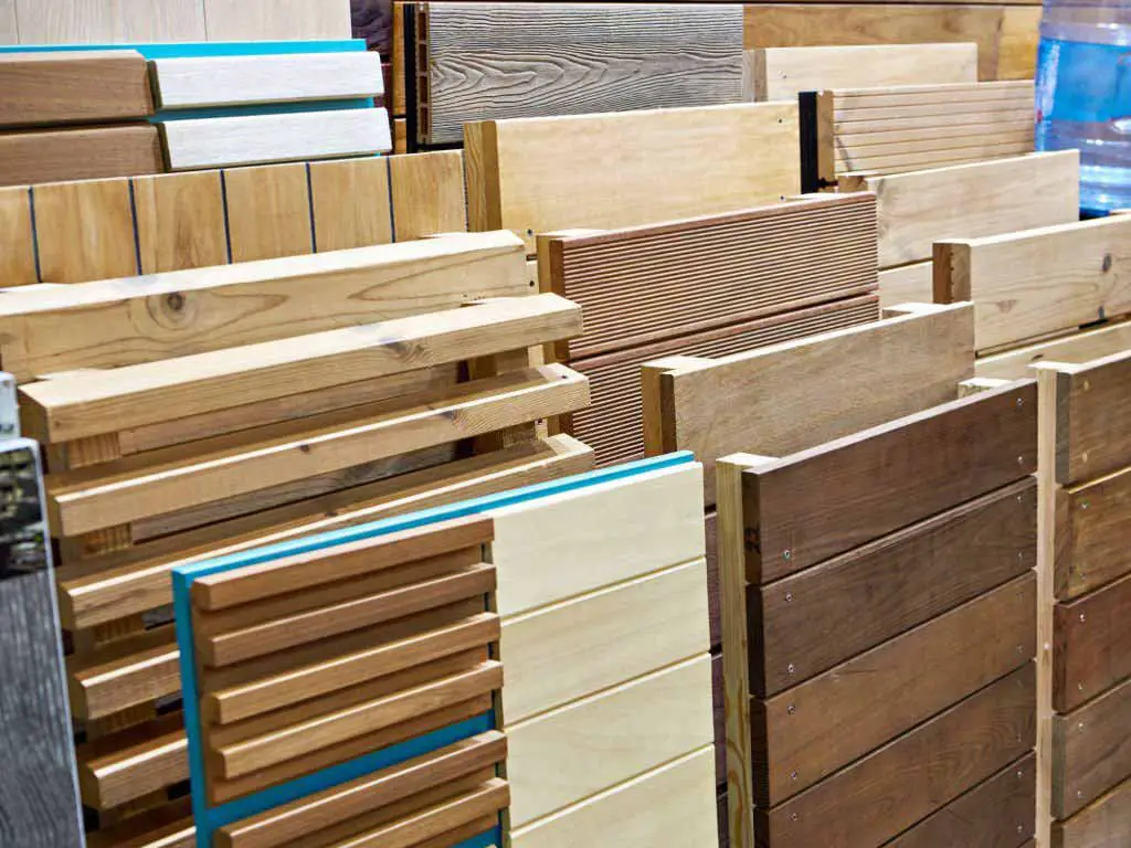 قم بزيارة صالات عرض ومتاجر مختلفة لاختيار بديل الخشب الأفضل والمناسب للميزانية