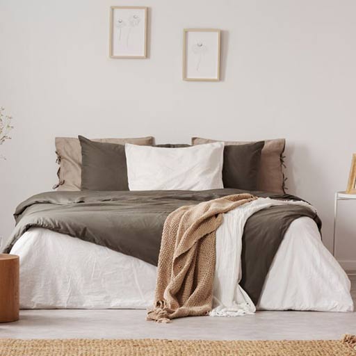 جميع منتجات غرفة النوم مثل السرير والدولاب والتسريحة ومراتب النوم ومستلزماتها