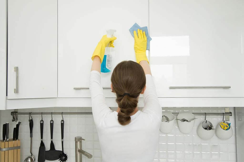 يتميز المطبخ هاى جلوس بسهولة التنظيف لنعومة سطحه الخارجى