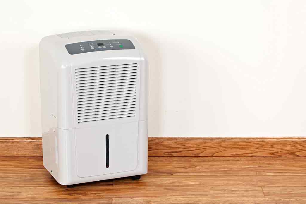استخدام جهاز مزيل الرطوبة لإزالة رطوبة الحوائط من المنزل لجميع الغرف ويجب تشغيله بشكل كافى