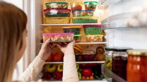 طرق وأفكار لعمل ترتيب الثلاجة بشكل منظم للحفاظ على الأطعمة
