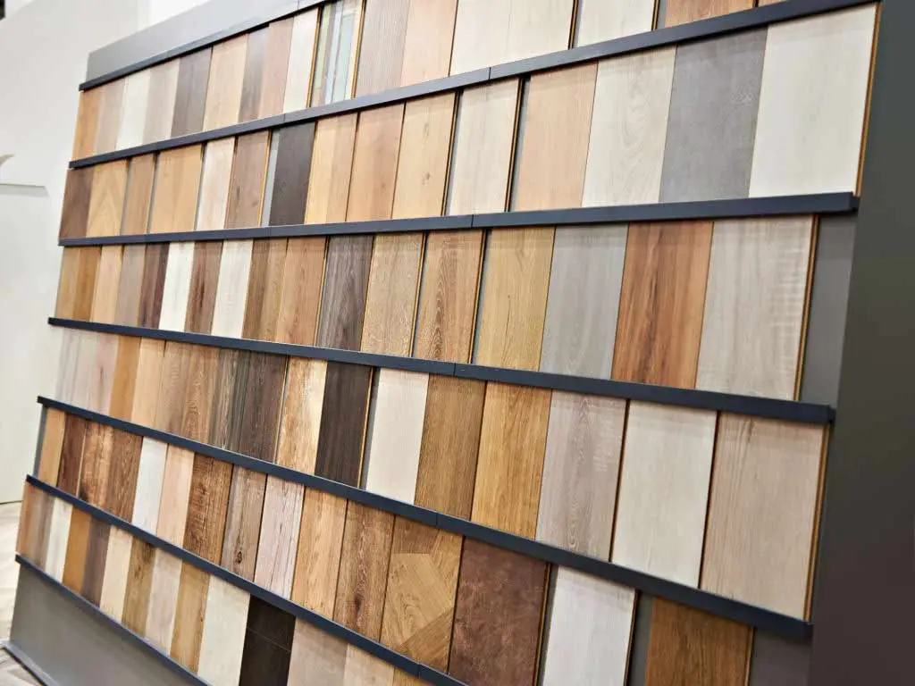 تتوفر الأرضيات الباركيه بألوان وأشكال مختلفة للخشب لتناسب جميع ديكورات المنازل