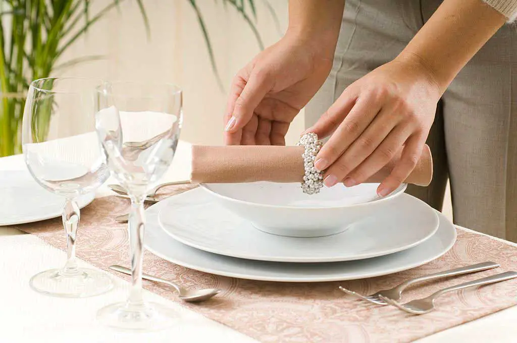 كيف تختار مفرش طاولة مناسب لاستخدامك وما هى افضل الخامات المتوفرة